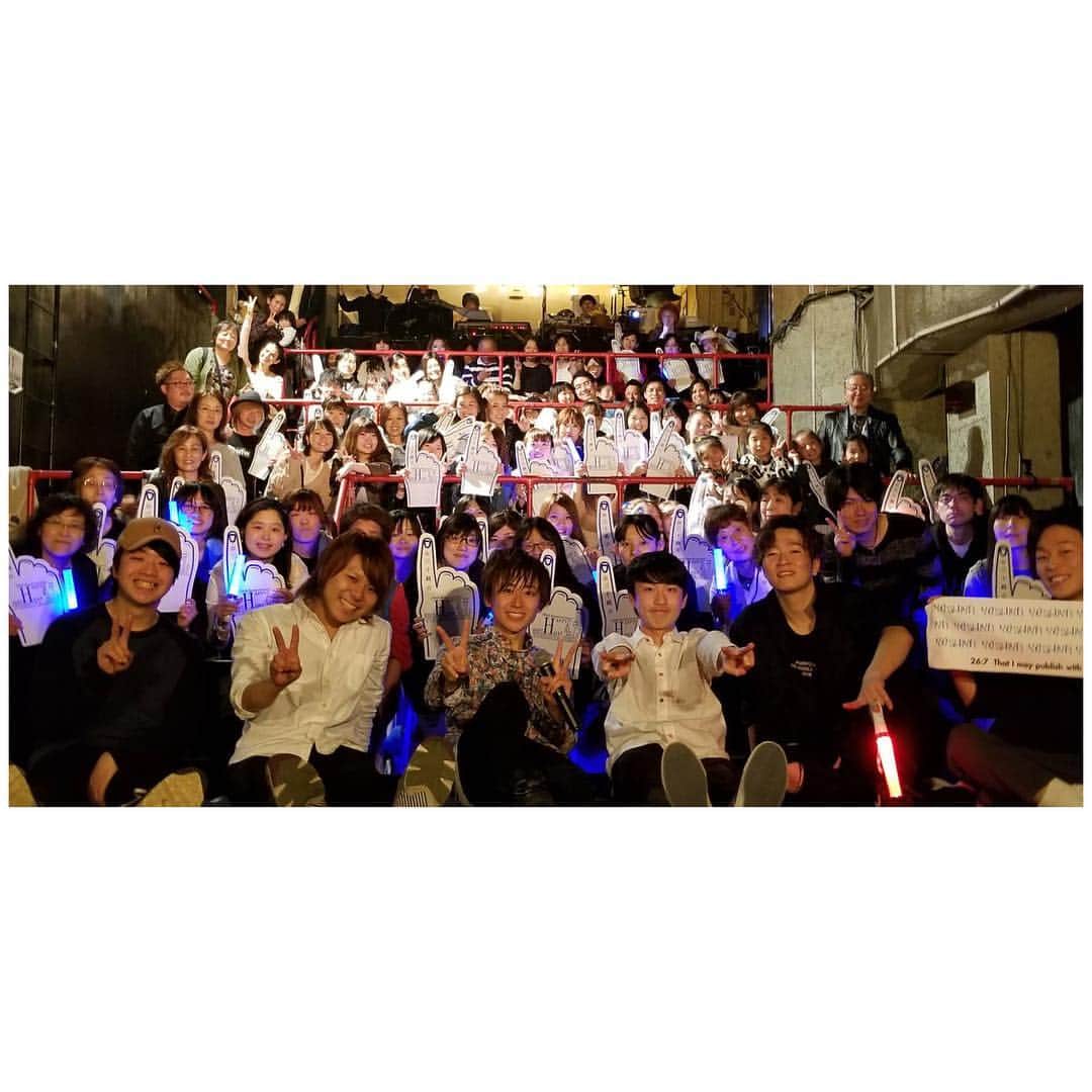 関義哉のインスタグラム：「バースデーLIVE、3000人チャレンジ達成、ダブル祝いをありがとうございました！幸せでした！ ・ 1st ソロ Album リリース決定！ リリースLIVE 8月9日  金  大阪 江坂ミューズ 8月31日 土  東京 新宿ルイードK4 ・ #関義哉 #yoshiya #seki #誕生日 #4月7日 #LIVE #京都 #VOXホール #ソロワンマン ・ お客様、事務所・スタッフの方々、バンドメンバー、ダンサー、全ての方に感謝します。 来れなくても応援してくれていたみなさんもありがとうございました！夏のLIVE絶対来てくださいね(^ ^)」