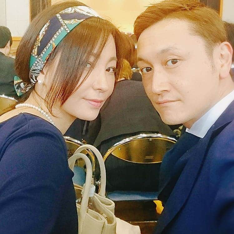 真山景子のインスタグラム：「#入学式🌸 #新一年生 #おめでとう #ドキドキ  #新しい生活 #親も頑張るぞ #小学校生活 #役員ヤル気満々笑 新しい生活が始まります。第一子のため、親もわからないことだらけ。 色んな人と仲良くなって情報交換して 子供を見守っていきたいなぁと思います。息子もヤル気満々‼️負けずに親も、この新しい環境に前のめりです。入学式のワンピースは　@belluna_shop_official です腰紐を頭に巻いてアレンジ。　ZOZOTOWNで買えるよ〜」