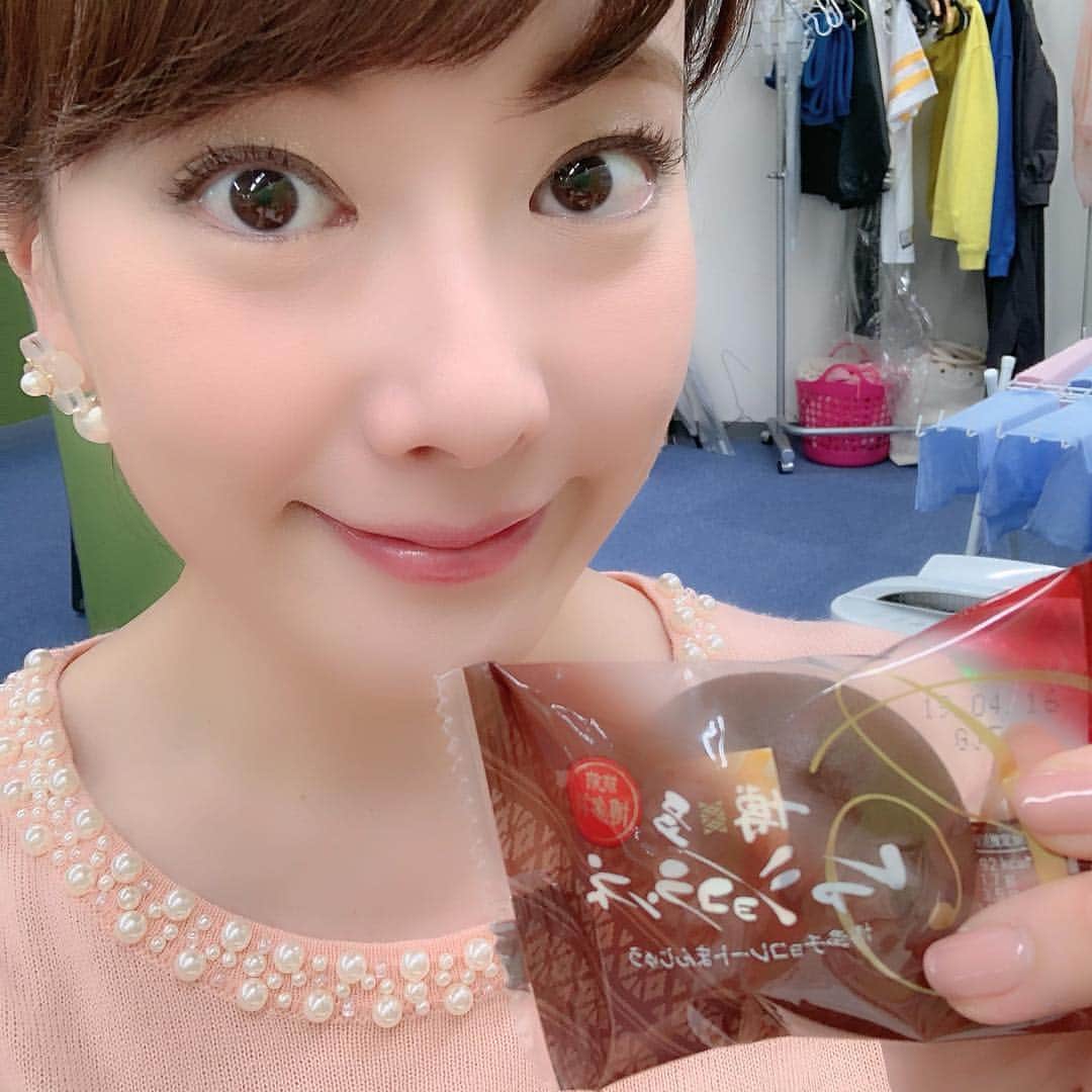 新垣泉子さんのインスタグラム写真 - (新垣泉子Instagram)「博多通りもんの日焼けバージョン？！ #博多レアショコランネ #明月堂 #博多通りもん  #ショコラバージョン #みたいな感じ #チョコレートまんじゅう #美味しかった #博多 #博多土産 #博多スウィーツ」4月8日 12時54分 - motoko.arakaki