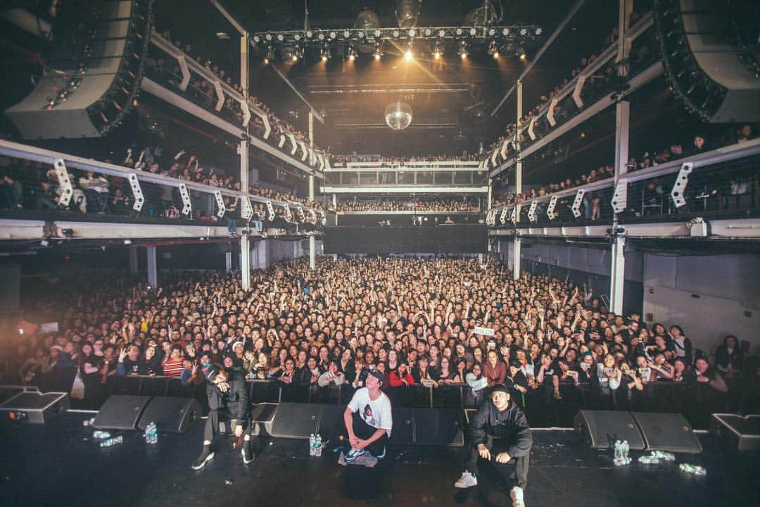 TABLO さんのインスタグラム写真 - (TABLO Instagram)「New York~~~!!! You were the stars in the sky tonight. Thank you all. 📸 by @Bobo.xxndigo tour management: @enmgmt tickets at epikhigh.com — #epikhigh2019 #nyc」4月8日 12時51分 - blobyblo