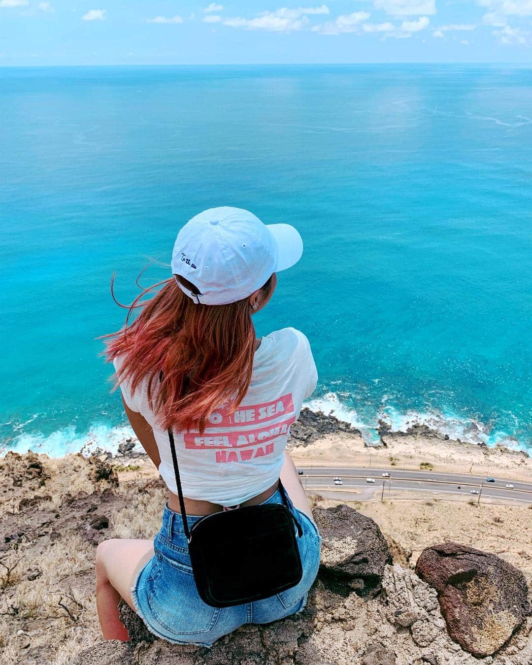 香川沙耶さんのインスタグラム写真 - (香川沙耶Instagram)「HIKE ON OAHU’S WEST SIDE IN HAWAII🧗🏽‍♀️ たくさんお日さま浴びて、風を感じ、たくさん汗流したのー！！ 最高の景色でした❤️🧡💛💚💙💜 #totheseahawaii #hawaii #aloha」4月8日 12時53分 - saya.kagawa