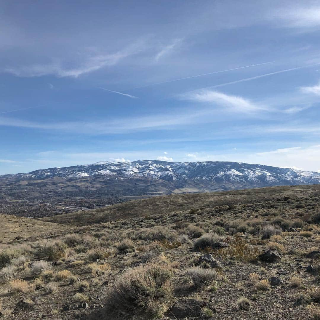 ジェイコブ・ダルトンさんのインスタグラム写真 - (ジェイコブ・ダルトンInstagram)「Almost 9 miles and 1300ft in elevation on a mountain bike ride today with @tdalton007 ! A great ride, some very sketchy parts but so much fun with my dad!  #mtb #reno #nevada #trek #kagedmusclesupps #jeep #jeeplife #optoutdoors」4月8日 12時56分 - jake_dalton