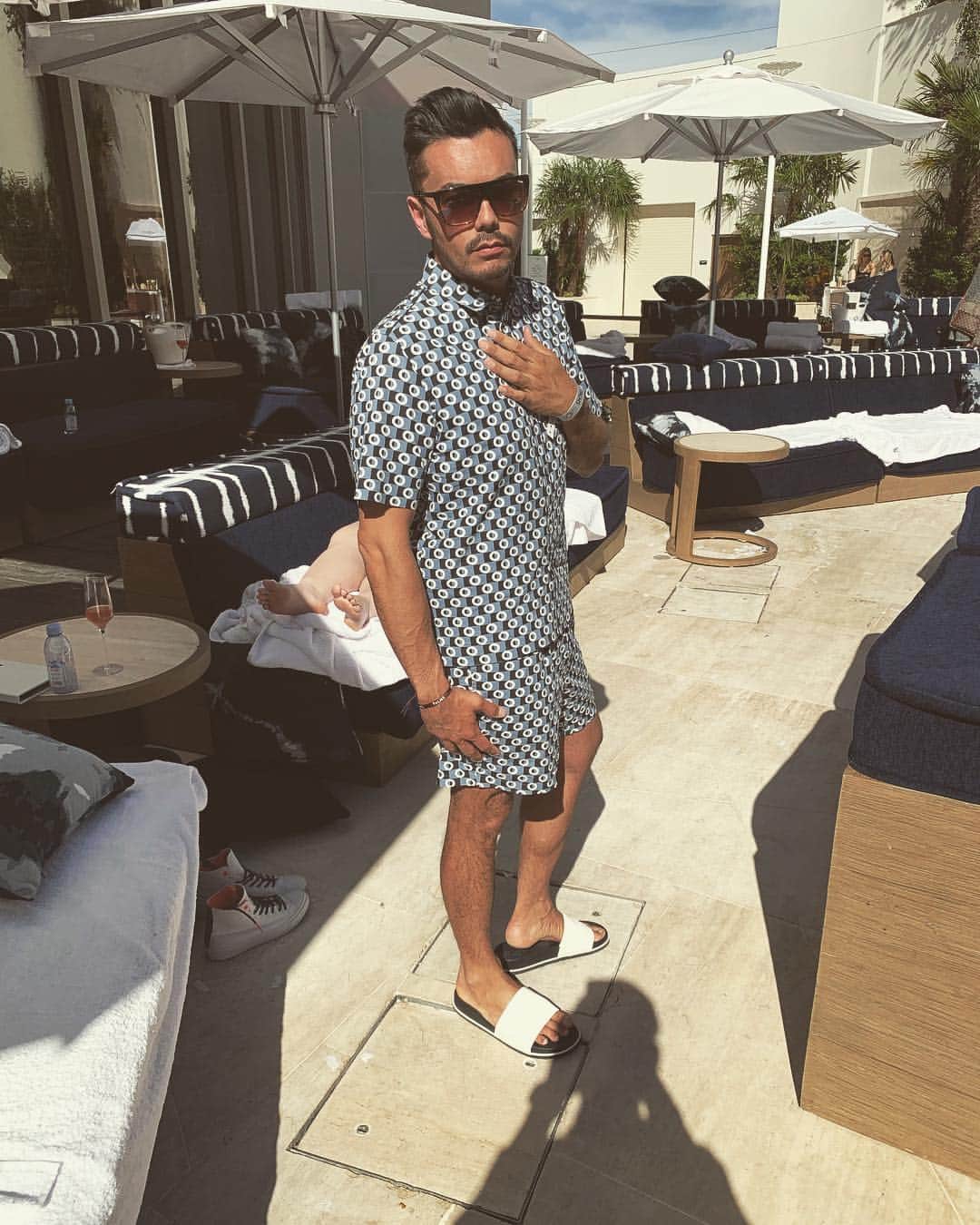 アンソニー・ラモスのインスタグラム：「Clearly interrupting someone sunbathing @palms #PalmsLV #UnstatusQuo」