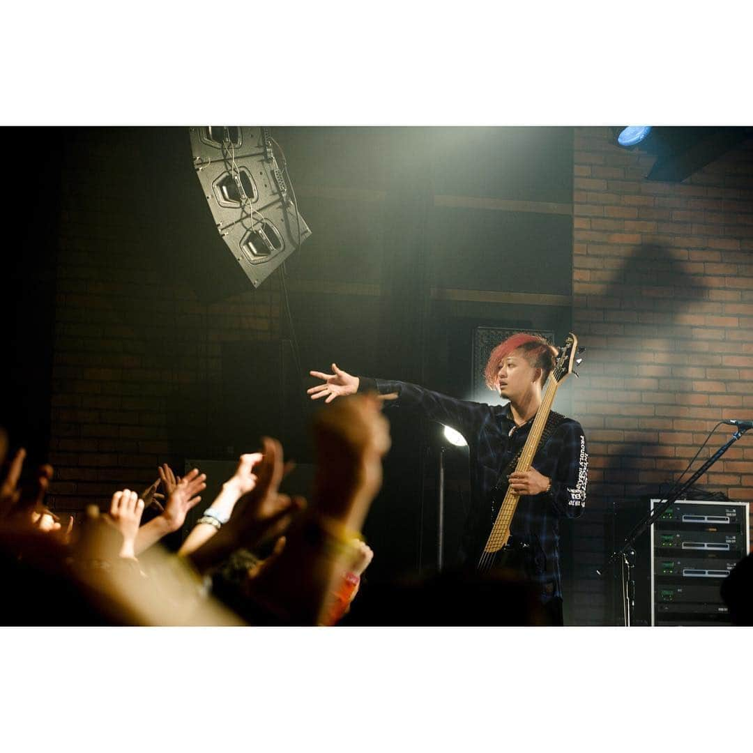 侑威地さんのインスタグラム写真 - (侑威地Instagram)「20th Anniversary Beginning of the Story @小樽GOLDSTONE  photo  by @ninjajon  #ロットン20th #coldrain #rottengraffty」4月8日 13時14分 - yuichi_rotten