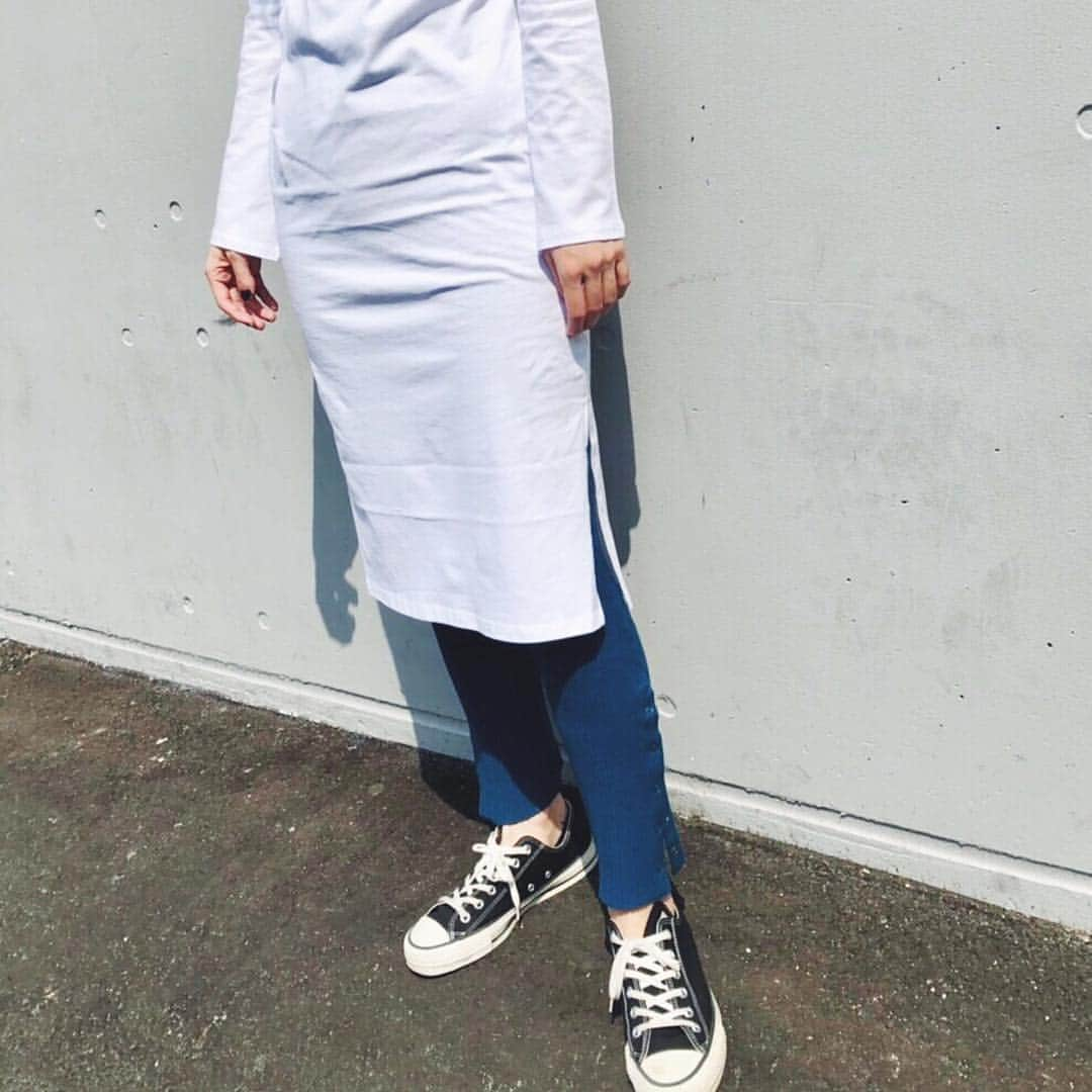 Ameri VINTAGE LUMINE SHINJUKUさんのインスタグラム写真 - (Ameri VINTAGE LUMINE SHINJUKUInstagram)「. 【PICKUP ITEM】 . ⚫︎PASS CODE LONG TEE DRESS ¥10,100 (+tax) ⚫︎SNAP BUTTON KNIT PANTS ¥11,100 (+tax) . @aym__319  174㎝ / パンツMサイズ着用 . 店舗限定Tシャツに ロングバージョンが登場しました！ . ゆったりとしたサイズ感ですが、 ベルトで締めると すっきりとスタイルアップも出来ます✨ 1枚でも可愛いですが、ニットパンツとの レイヤードスタイルもおすすめ❤︎ . PASS CODE LONG TEE DRESSは 店舗限定アイテムとなっております。 . 店舗通販も受け付けておりますので お気軽にお問い合わせくださいませ☎︎ . . #amerivintage #ameri #long #tshirt #knit #pants #shinjuku #lumine2」4月8日 13時19分 - ameri_shinjuku