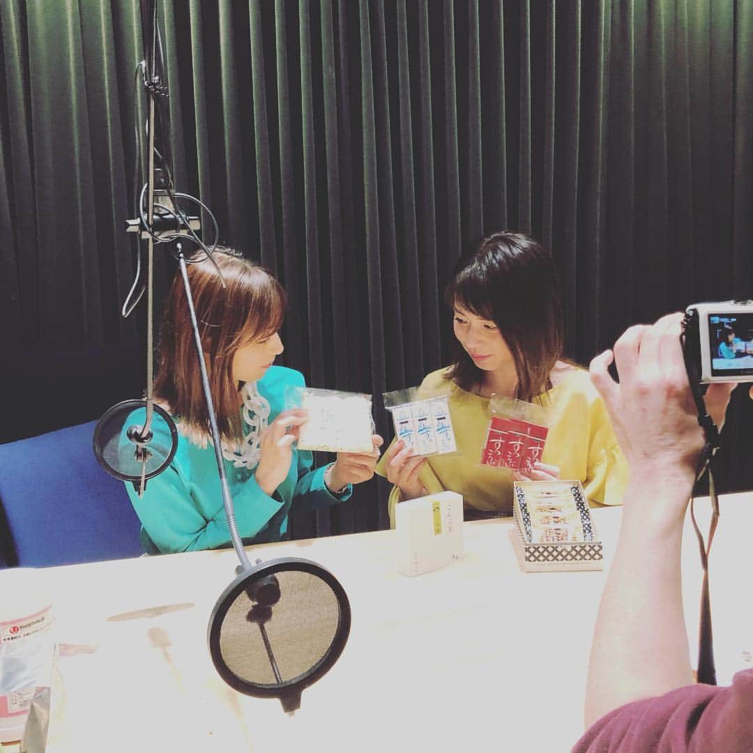 TBSラジオ「たまむすび」さんのインスタグラム写真 - (TBSラジオ「たまむすび」Instagram)「ドライバーズリクエスト収録風景🚗💨宮崎さんと皆川アナはリアル姉妹みたいです👭クルマ大好き！  たまむすび内、13時45分頃からです。  #tama954 #ドライバーズリクエスト #tbsラジオ #宮崎瑠依 #皆川玲奈 #ドライバーさんお疲れ様です #たまむすび」4月8日 13時19分 - tamamusubi905954