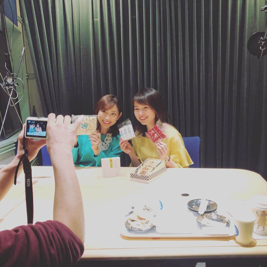 TBSラジオ「たまむすび」さんのインスタグラム写真 - (TBSラジオ「たまむすび」Instagram)「ドライバーズリクエスト収録風景🚗💨宮崎さんと皆川アナはリアル姉妹みたいです👭クルマ大好き！  たまむすび内、13時45分頃からです。  #tama954 #ドライバーズリクエスト #tbsラジオ #宮崎瑠依 #皆川玲奈 #ドライバーさんお疲れ様です #たまむすび」4月8日 13時19分 - tamamusubi905954