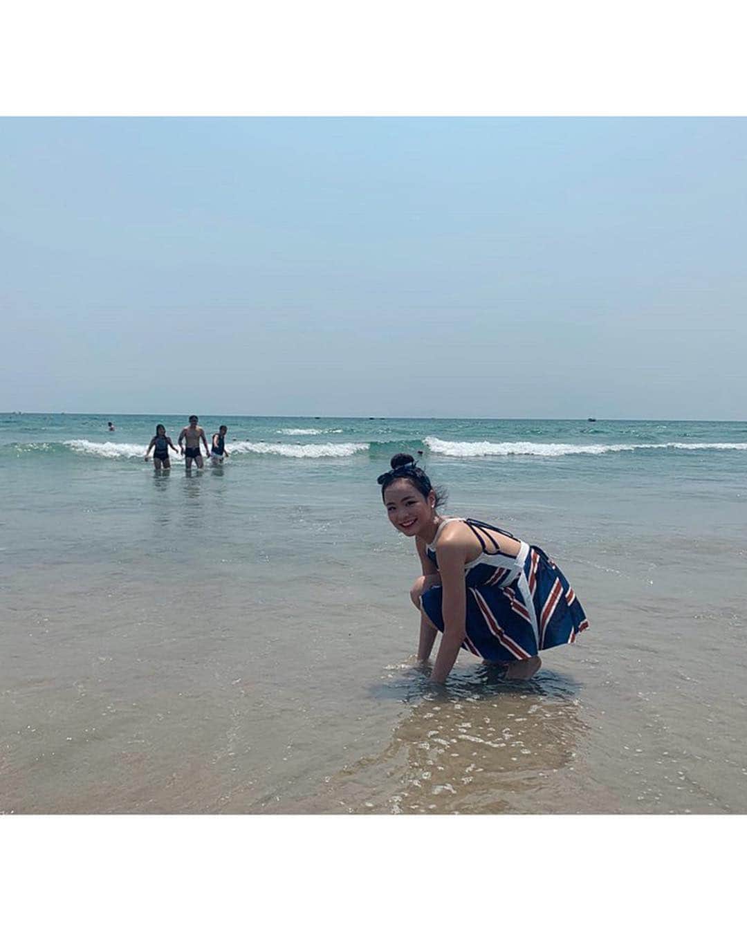 イム・ウンスさんのインスタグラム写真 - (イム・ウンスInstagram)「_ 몇년만에 수영복입고 원없이 물놀이 💦 . . . #swimming #swimsuit #mykhebeach #vietnam #vacation」4月8日 13時21分 - _eunsoo_lim