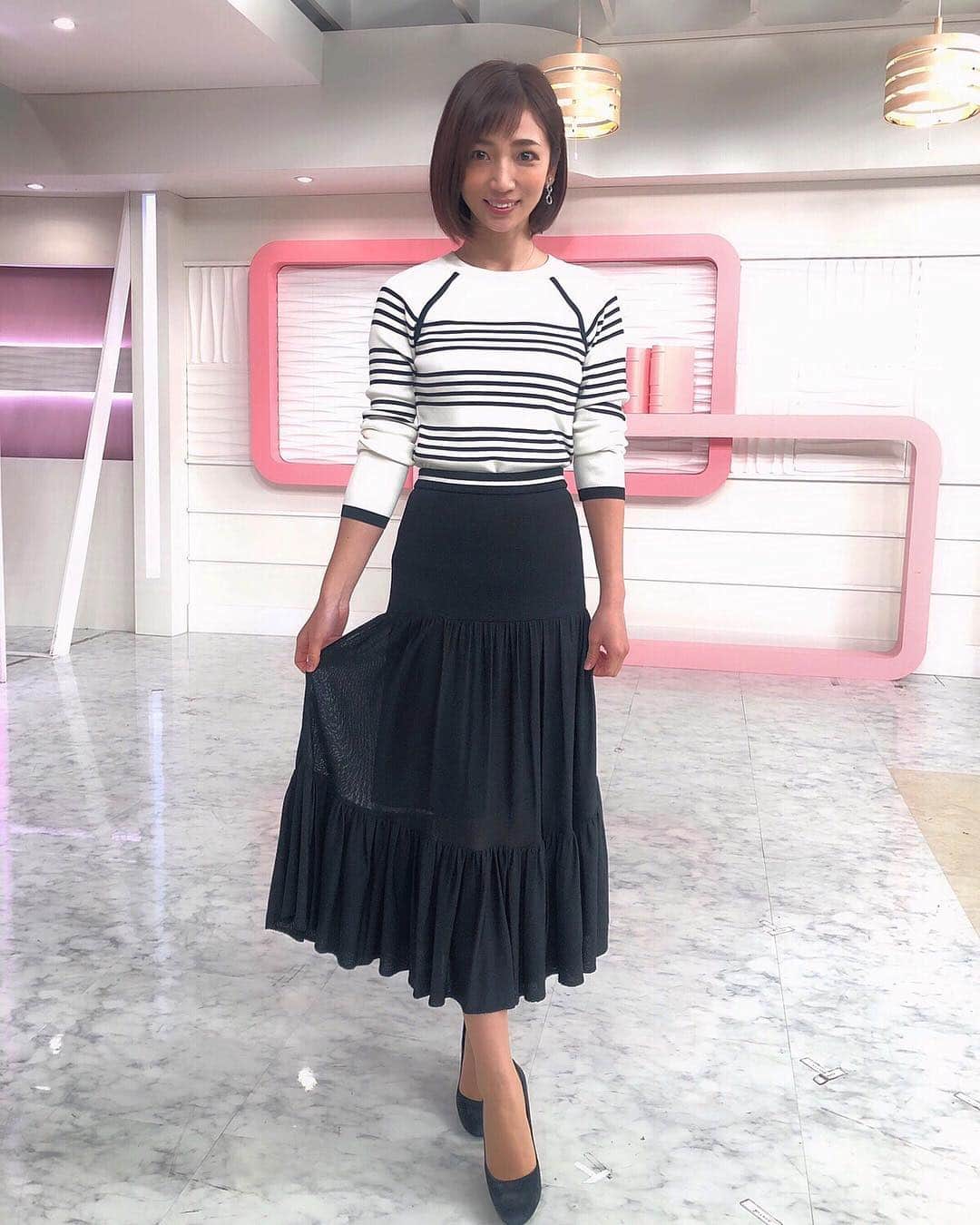 内田敦子さんのインスタグラム写真 - (内田敦子Instagram)「﻿ ﻿ Oha!4の衣装です🌟﻿ うーん。同じようなポーズ…😂﻿ ﻿ ﻿ #oha4  #衣装 #borders #nostalgia」4月8日 13時25分 - atsuko_uchida1205