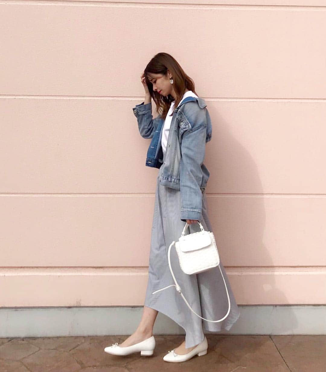 のインスタグラム：「#code . . スカートは @rico_select ❤︎ ストライプでアシメになってて すっごく可愛いんです💕 お気に入り🙆‍♀️ 今日の21時から発売するそうです！ @rico_select チェックしてみてね♡ . . . アウター…#moderobe トップス…#miamasvin ボトムス… @rico_select バッグ…#zara シューズ…#sesto ピアス… @paulownia.k . . . #ママコーデ #ママファッション #シンプルコーデ #プチプラコーデ #大人可愛い #大人カジュアル #今日のコーデ #着回しコーデ #アラサーコーデ #トレンドコーデ #大人女子コーデ #30代コーデ #きれいめコーデ #mamagirl #locari #ponte_fashion #mineby3mootd #partegram #韓国ファッション #おしゃれさんと繋がりたい #ザラバッグ #ザラジョ #ザラコーデ #ミアマスビン #アシメスカート」