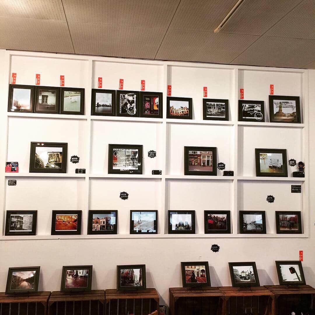 橋本塁さんのインスタグラム写真 - (橋本塁Instagram)「【夕方岡山サウシュー写真展便り】 19時‪ま‬で初の岡山写真展開催中！  ライブやヨーロッパ風景写真の他に過去撮影ファイルやSTINGRAY&サウシュー物販コーナーも！ BALANCE 岡山横展示会場(岡山市北区問屋町26-106)にて会期中はずっとお待ちしてます！  #サウシュー #岡山 #問屋町 #stingray  #thebandapart #ストレイテナー  #キツネツキ#nothingscarvedinstone #oneokrock #oor #ワンオク #thebackhorn #hawaiian6  #ren #ropingpanda #9mmparabellumbullet #androp #thebawdies #ruihashimoto #photo #livephoto #landscapepe」4月4日 16時29分 - ruihashimoto
