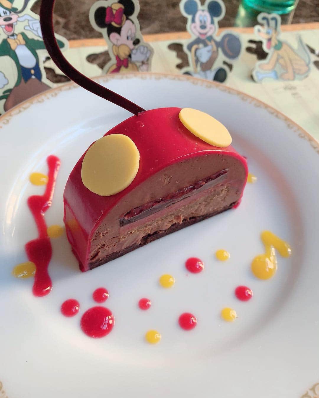 川崎希さんのインスタグラム写真 - (川崎希Instagram)「ディズニーランドホテルのラウンジ🍰💓💓💓 ドナルドのおそろいトレーナー親子はドナルドのケーキだよ〜🌟🌟🌟 #ディズニーランド #ホテル #デザート #このミッキーカプチーノ可愛すぎる #しかもカプチーノはおかわり無料でおかわりしてもまたミッキーで来た #やっぴ〜」4月4日 16時29分 - kawasakinozomi