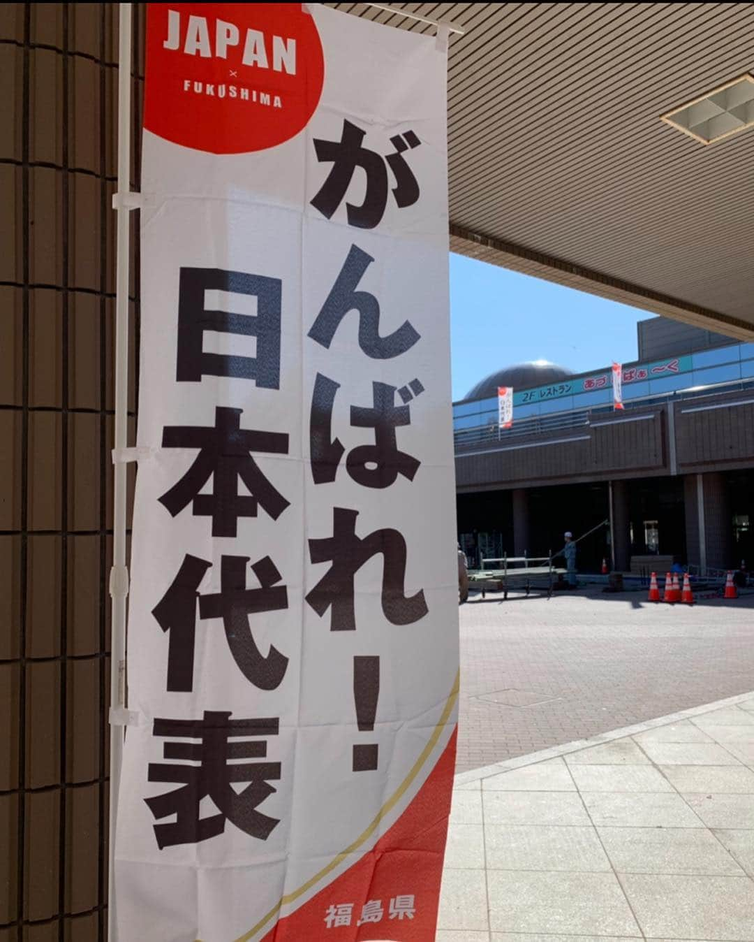 大神雄子さんのインスタグラム写真 - (大神雄子Instagram)「ALL BASKETBALL 🏀 🔥  先日車いすバスケットボール日本代表の合宿に行って参りましたー😊  シュートについて選手の皆さんとディスカッションさせていただき、私自身がシュートについて学び、考えさせられました。 シュートって深いぃ。 ほぼ同じシュートフォームの選手っていないですもんね🤔 日々勉強だっ🔥  東京オリンピック、パラリンピックはバスケットボール🏀熱いですよぉ🔥🔥🔥 #車いすバスケットボール  #onebasketballproject  @bbking_jp  #がんばれ日本代表  #がんばれ同級生 #😊😊😊 #🤝 #🔥」4月4日 16時31分 - shin___01