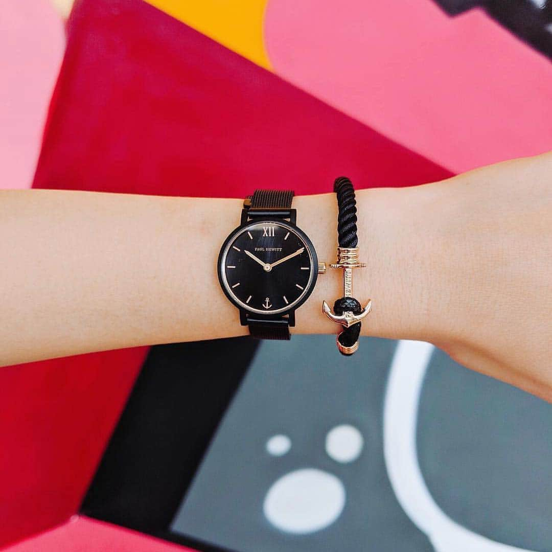 PAUL HEWITTさんのインスタグラム写真 - (PAUL HEWITTInstagram)「Beautiful black essentials with a rose golden finish. ⌚️✨⚓️ (photo @renzze) #getAnchored #paulhewitt #sailorlinemodest #bemodest #phreplite __ #allblack #accessory #womenswatch #modesty #jewellery #anchorbracelet #maritime #anchor #instabracelet #instaaccessory」4月4日 17時09分 - paul_hewitt