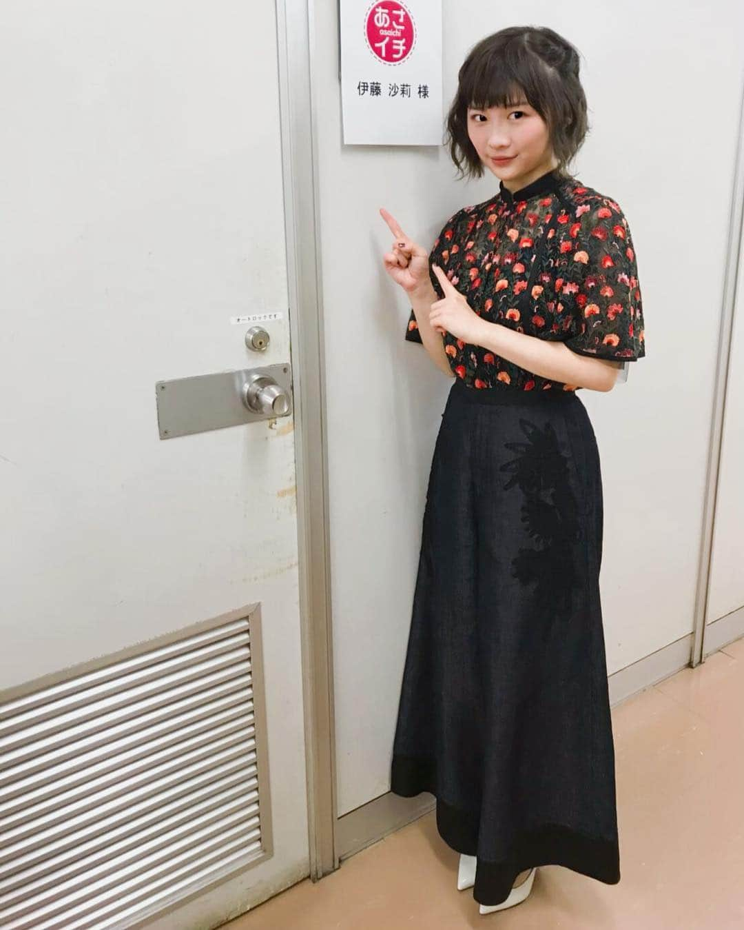 伊藤沙莉さんのインスタグラム写真 - (伊藤沙莉Instagram)「そして本日のスタジオ編💁🏻‍♀️ トップス&パンツ @lokitho_tokyo イヤーカフ @river_riverscent」4月4日 17時05分 - itosairi