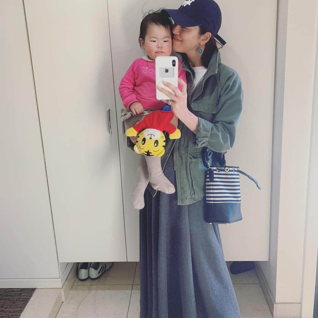鈴木六夏さんのインスタグラム写真 - (鈴木六夏Instagram)「カジュアル過ぎた日のポイントにしようかと ターコイズのピアスをしていたら、オレに 「三葉虫みたい」と言われ、 何それ、やめてよ！と調べてみたら た、確かに....😱😱ヒドイ😭🤣🤣笑 #そんなこんなも #楽しいひととき #オレとQさん」4月4日 17時18分 - rikuka.62