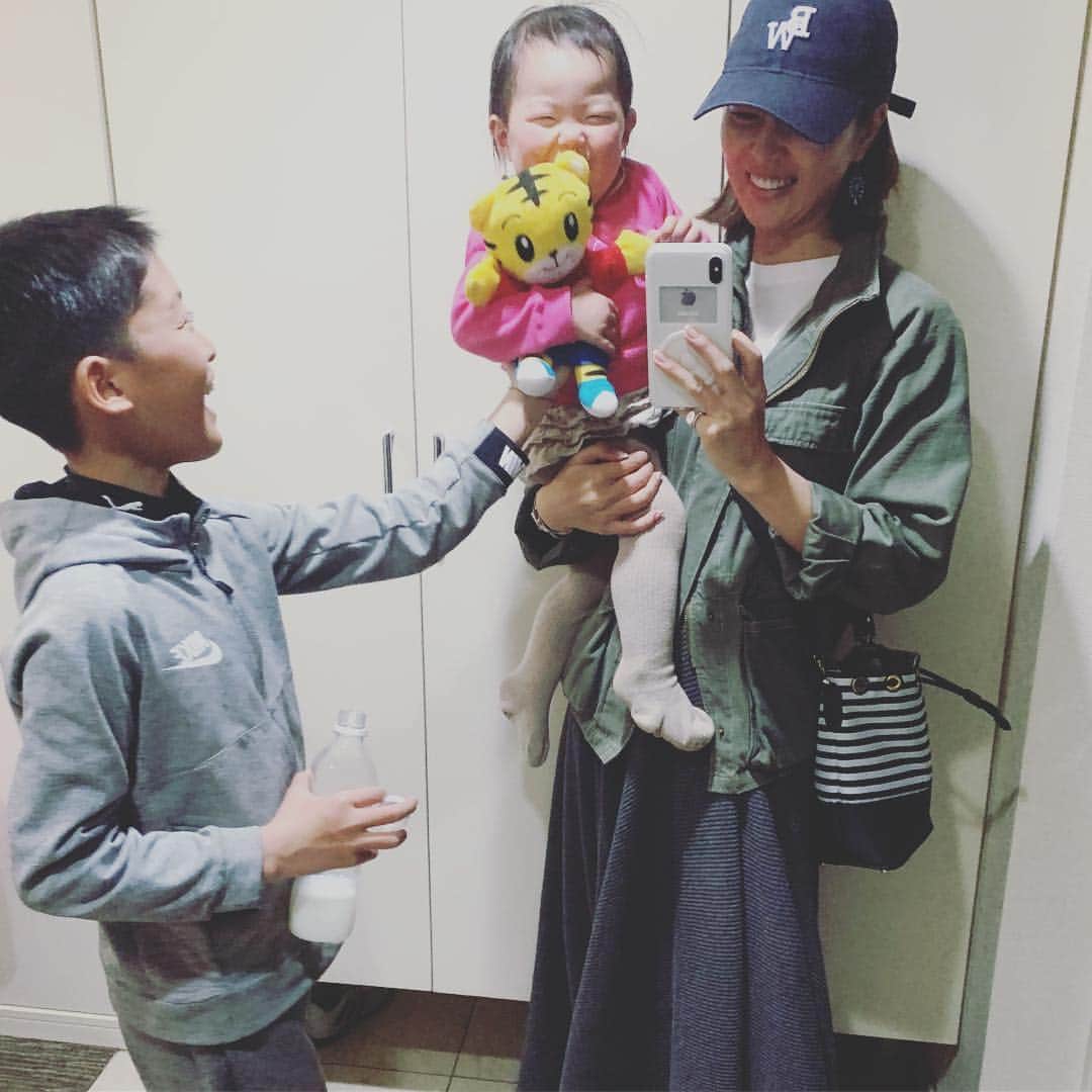 鈴木六夏さんのインスタグラム写真 - (鈴木六夏Instagram)「カジュアル過ぎた日のポイントにしようかと ターコイズのピアスをしていたら、オレに 「三葉虫みたい」と言われ、 何それ、やめてよ！と調べてみたら た、確かに....😱😱ヒドイ😭🤣🤣笑 #そんなこんなも #楽しいひととき #オレとQさん」4月4日 17時18分 - rikuka.62