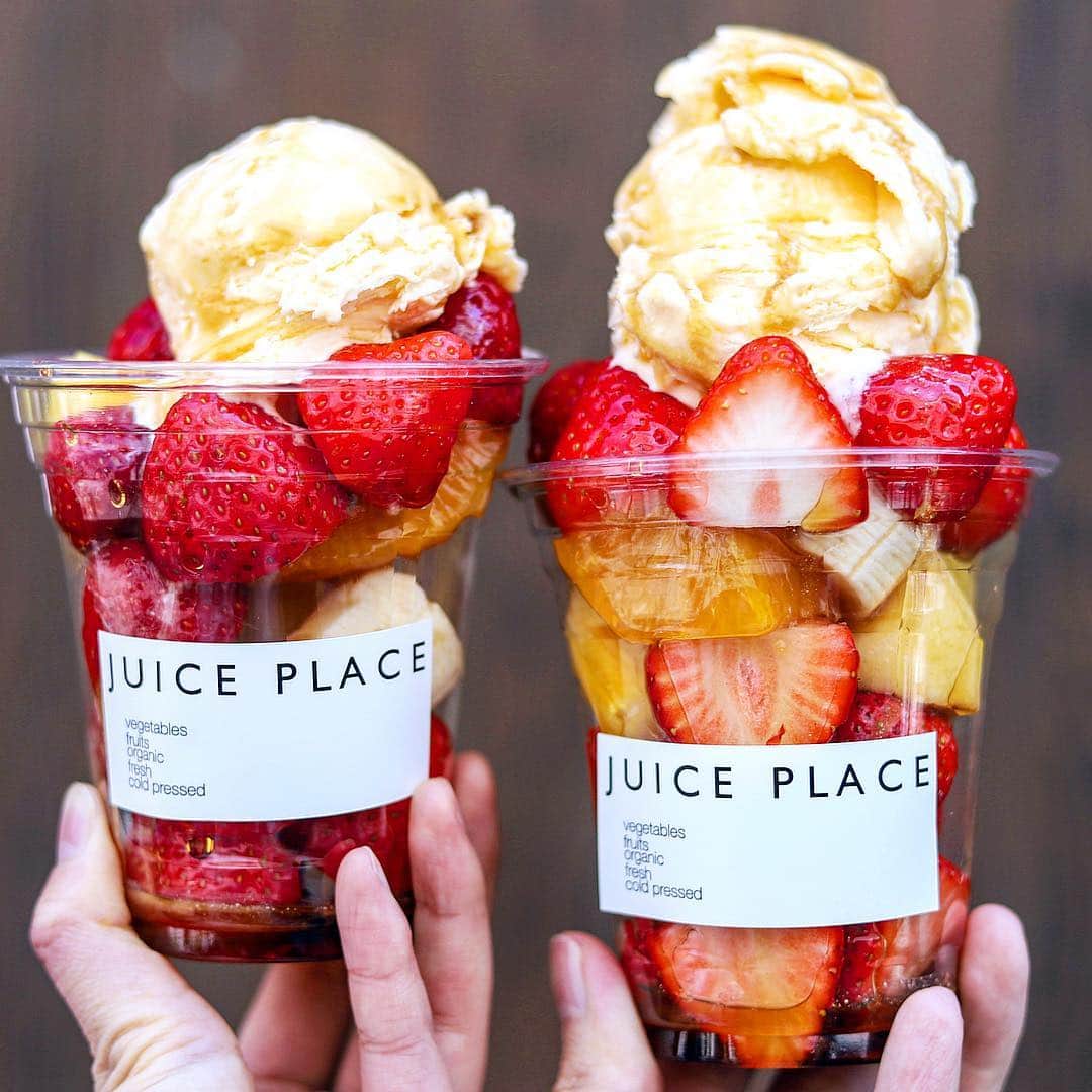 きょん。さんのインスタグラム写真 - (きょん。Instagram)「. .  JUICE PLACE @juice.place ゴロゴロと 重なる苺に 溶け出した シャリッと アイスが絡む。 それぞれが いいいいい 感じいいい🤤 #juiceplace #sweets#osaka」4月4日 17時11分 - kyon_tokiiro