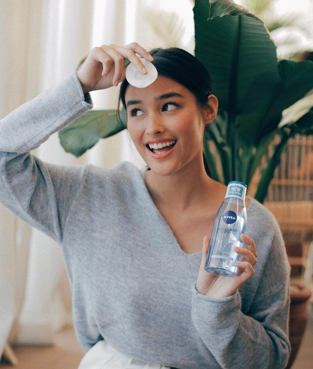 リザ・ソベラーノさんのインスタグラム写真 - (リザ・ソベラーノInstagram)「Hi guys! Did you know that your favorite NIVEA products are on sale this April 4-7? Rush to the nearest store to enjoy 50% off while supplies last! ✨」4月4日 17時12分 - lizasoberano