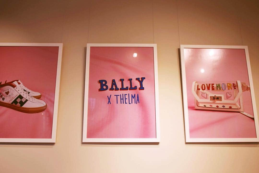 amiさんのインスタグラム写真 - (amiInstagram)「． I went to a pretty cafe ． 4月6日から6月30日まで 期間限定でオープンしている Bally Cafeに一足お先に行ってきました♡ ． 今回は、青山テルマさんとのコラボ とのことで、可愛いデザートに ドリンクで幸せな時間でした♥️ ． 1枚目は息子ちゃんが スイーツを狙ってるところ☀︎ ． ． コラボ商品はオンラインにも発売されて いるみたいです😌🌸 @bally ． 期間限定で4月12日(金)までに SNSに#BALLYCAFE をつけて 投稿した記事をレジにてお見せすると、 ドリンク1杯が無料になるとのこと♡ ． お店の雰囲気も素敵なので 是非是非、足を運んでみてね♡ ． ． ． #BALLYCAFE#BALLYxTHELMA#バリーカフェ#Bally#PR#ginza#銀座カフェ#銀座スイーツ#東京カフェ#カフェ好きな人と繋がりたい#おしゃれさんと繋がりたい#銀座デート#カフェ巡り#インスタ映え#親子#2歳児ママ#2歳児 @scraproll」4月4日 17時17分 - amikuma1219