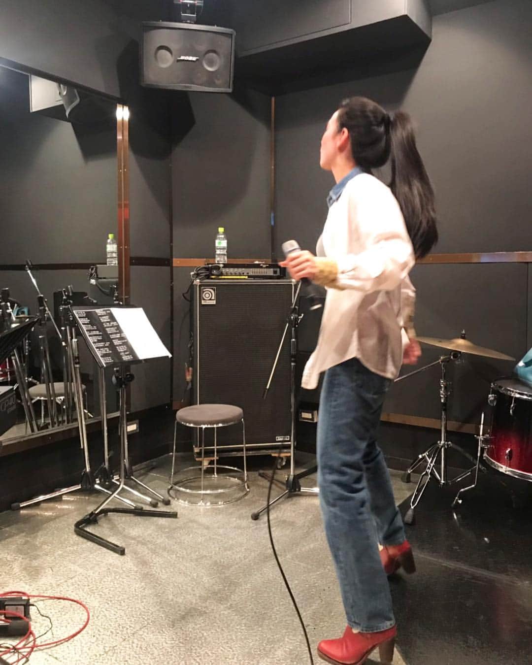 レイヤマダさんのインスタグラム写真 - (レイヤマダInstagram)「4/5 阿木燿子トリビュートライブ最終リハの昨夜。外は極寒、私は極汗でした🔥楽しみにしていてください！ #阿木燿子 #レイヤマダ #rayyamada #トリビュートライブ #赤坂 #ノベンバーイレブンス #novembereleventh #大坂孝之介」4月4日 17時25分 - rayyamada_dayo