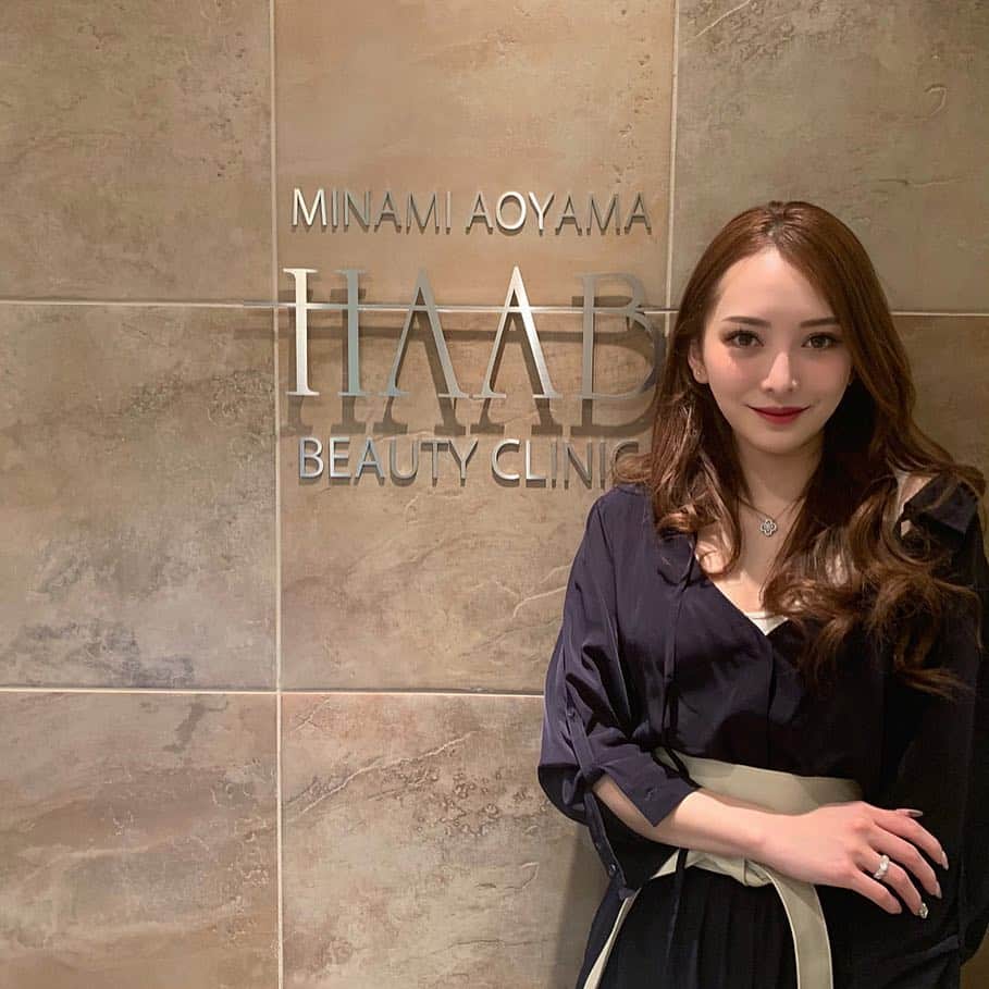 伊東亜梨沙さんのインスタグラム写真 - (伊東亜梨沙Instagram)「念願のたきや🍤❤️ . サクサクふわふわ😳天ぷらなのに軽いからぺろっと完食しちゃった。（笑） no胃もたれ🐷 今まで食べた天ぷらで1番美味しかった💕 . . この日は @haab_official で今話題の人参注射うってきたの🥕 ここにしか権利のない注射で即効性が凄い💗 顎下に打ったんだけどシュッとした🥺 これからも定期的に通いたい✨ . メンズの方は @haab_homme へ🙋‍♂️ . . #たきや #麻布十番 #天ぷら #ウニの天ぷら #天麩羅」4月4日 17時28分 - arisa__917m