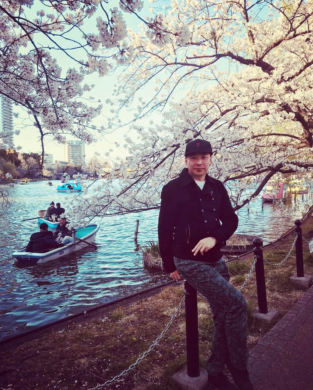 美川憲二さんのインスタグラム写真 - (美川憲二Instagram)「上野公園でお花見散歩よ〜☺️🌸🌸🌸🌸🌸🌸☀️🌈🌈🌈🌈 ソメイヨシノがまだ満開で😍とっても綺麗でした〜🌸🌸💕💕💕💕 #上野公園  #ソメイヨシノ  #お花見散歩  #まだまだ綺麗に咲いてます  #美川憲二 #ものまね」4月4日 17時31分 - mikawakenji