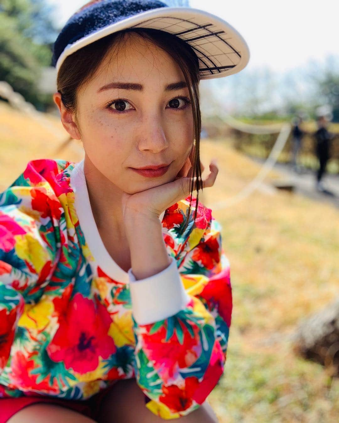 吉川友さんのインスタグラム写真 - (吉川友Instagram)「今日はタイぶりのゴルフへ行ってきました〜🏌️‍♀️お花見しながらのゴルフは最高🌸タイで買ったお気に入りのティー👧💗」4月4日 17時43分 - kikkawayou_official