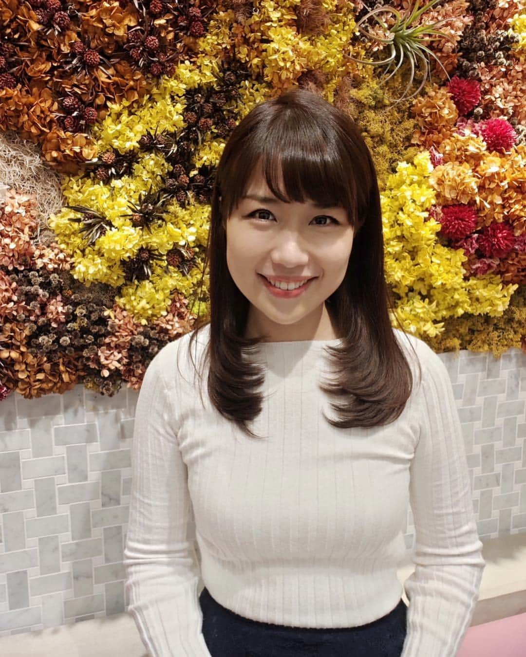 道岡桃子さんのインスタグラム写真 - (道岡桃子Instagram)「春Hair💇‍♀️ 髪色も変え、軽くしてもらいました🌸 . 髪は軽くなったものの、身体は増量を続けており… すっかり肉団子BODYに🐷🍡 . このあとも、クリスピークリームドーナツへGO！！！ . 一年で20kg太ったことがあるので、油断はできない。。 . だれか、止めておくれ、、、😨😨 . #肉団子 #クリスピークリームドーナツ #ドーナツ#ヘアカラー #ロングヘア #ロング #ミディアムヘア #トリートメント #ヘアアレンジ #ヘアアイロン #ヘアカタログ #ストレートパーマ #ストレートヘア #ヘアセット #美容師 #ヘアサロン #銀座 #minx #minx銀座 #hairstyles #hair #haircolor #longhair #midiumhair #straighthair #blackhair #japanese #japan_of_insta #wavehair #instagood」4月4日 17時38分 - momoko_ana