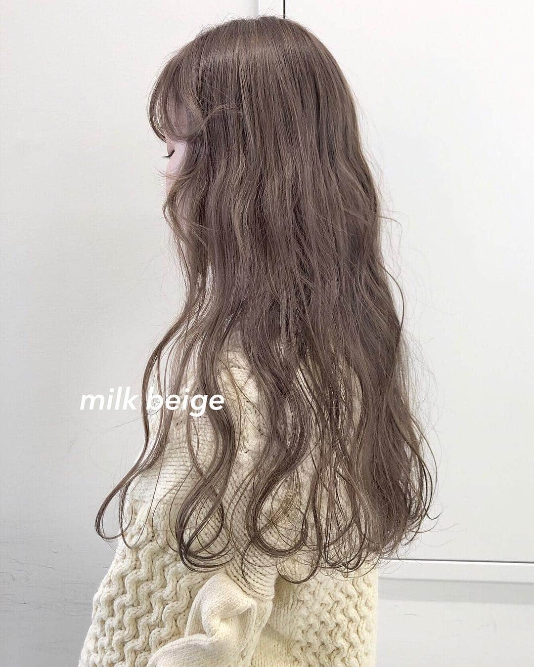 ALIVEさんのインスタグラム写真 - (ALIVEInstagram)「. . ❤︎ milk beige ❤︎ . 1〜2bleach . .  ピンク味のあるラベンダーを混ぜた 柔らかいミルクベージュ🥛♡ . ブリーチはオレンジ味の少ない黄色味ベースまで抜けると◎ . . . . ブリーチをすると透明感や色味の入り方、 雰囲気も全然変わるので、今の髪色に飽きてしまった方にとってもオススメです💕 . . 全頭ブリーチは頭皮が弱い方でもしみにくいよう、 根元にべったりつけず、ムラのない塗布の仕方をしています！ . . . . ダブルカラーやハイライトなど ブリーチを使ったカラー♡ 柔らかくガーリーで透明感のあるスタイルにしたい方♡ 〰️〰️ ぜひお任せ下さい💐 . . ホットペッパー、お電話からも ご予約お受けできます✉︎ お気軽にDMでご相談ください♡ . . . ALIVE kichijoji . 〒180-0004  東京都武蔵野市吉祥寺本町1-10-5 吉祥寺公園通りビル6F  吉祥寺駅北口より徒歩5分 . ☎︎ 0422275410 . . #hair#haircolor#アレンジ#外国人風#外国人風カラー#波ウェーブ#ダブルカラー#グラデーションカラー#ハイライトカラー#デザインカラー#アディクシー#アディクシーカラー#イルミナ#イルミナカラー#シースルーカラー#グレージュ#ベージュ#ミルクベージュ#ショコラベージュ#卒業式#卒業式カラー#春カラー#透明感カラー#ケアブリーチ#成人式#ALIVE吉祥寺#吉祥寺#原宿#表参道#美容学生」4月4日 17時41分 - alivehair