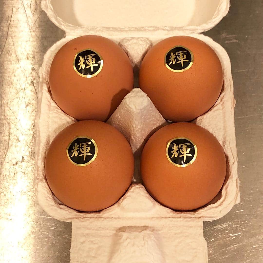 馬場典子さんのインスタグラム写真 - (馬場典子Instagram)「一足早い誕生日プレゼント！？と思うほど、高級！濃厚！な美味しい#卵 と立派なあじの開きを頂きました。オススメ通り、生醤油で#卵かけご飯 #tkg」4月4日 17時41分 - baba_channel