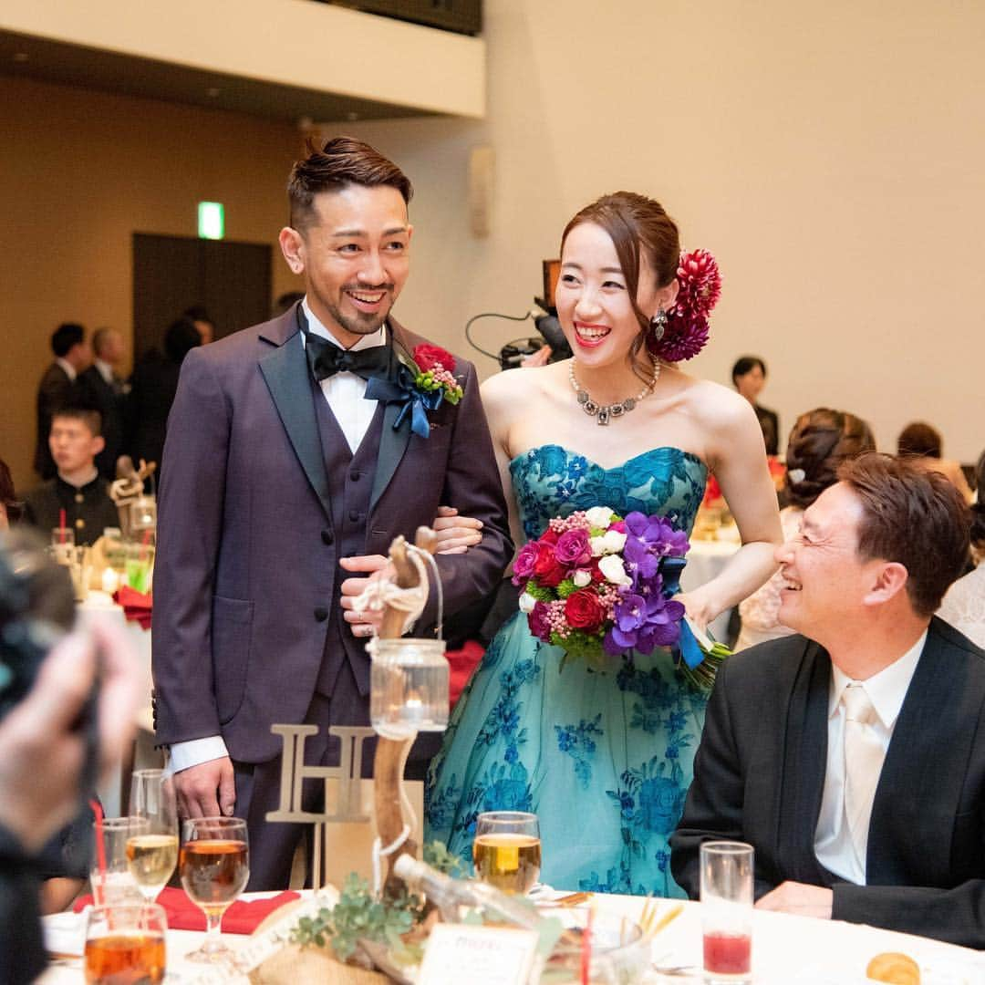 麗風つくばシーズンズテラスさんのインスタグラム写真 - (麗風つくばシーズンズテラスInstagram)「. 結婚式らしくない楽しい一日 . . 宣言通り 挙式入場では サングラスをかけたり 披露宴入場では 超大作のオリジナルマッピングや 子ども達のダンスからの登場 新郎謝辞後には フラッシュモブ…と サプライズと笑いと感動と涙が たくさん詰まった一日 . . どれだけふたりが愛されているか ふたりが周りの人にどれだけの愛情を持っていたか が伝わった一日 . . . #麗風 #麗風つくば #麗風つくばシーズンズテラス  #茨城 #つくば #研究学園 #茨城花嫁 #つくば花嫁 #関東花嫁 #結婚式 #wedding #weddingphots #サングラス #卒花 #卒花レポ #卒花嫁 #forestmajic #サングラスをかけて入場 #挙式でサプライズプロポーズ #オリジナルマッピング #当日指名乾杯 #ゴールドカップ #本人紹介スピーチ #キッズダンスからの再入場 #各卓フォト #ゲスト全員のフラッシュモブ #いのつんウエディング #結婚式ロス #末永くお幸せに」4月4日 17時48分 - rayfuu