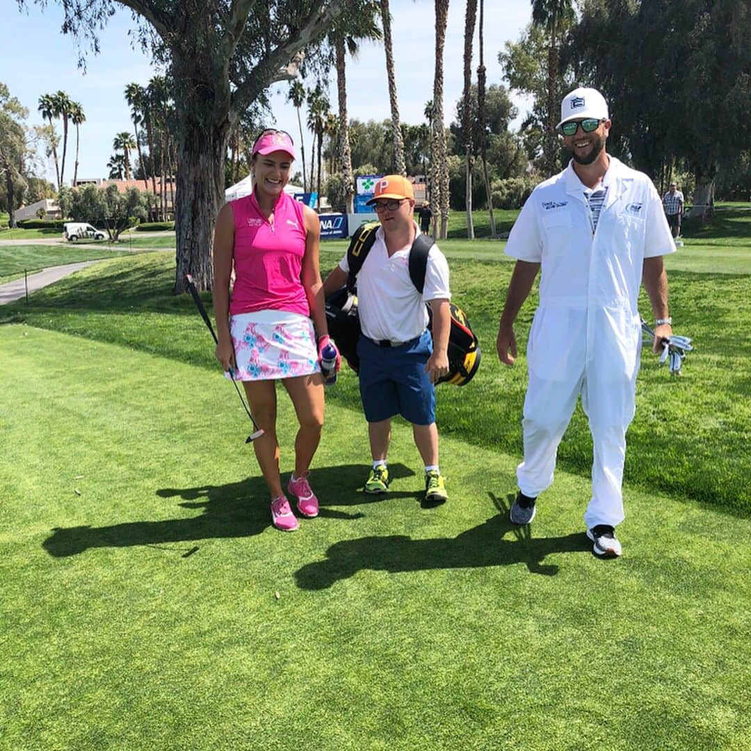 レクシー・トンプソンさんのインスタグラム写真 - (レクシー・トンプソンInstagram)「Loved having Kody caddy for me on hole #5 , was such a special moment . He made my day ❤️ #gopuma」4月4日 8時59分 - lexi