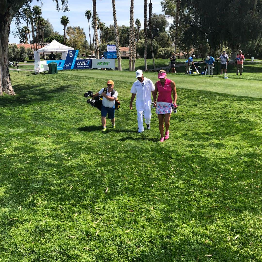 レクシー・トンプソンさんのインスタグラム写真 - (レクシー・トンプソンInstagram)「Loved having Kody caddy for me on hole #5 , was such a special moment . He made my day ❤️ #gopuma」4月4日 8時59分 - lexi