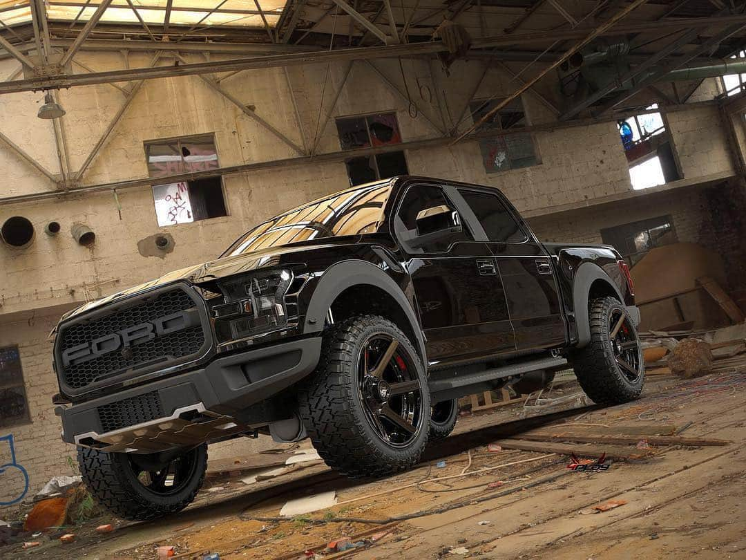 CARLiFESTYLEさんのインスタグラム写真 - (CARLiFESTYLEInstagram)「Murdered Raptor on @4playwheels #carlifestyle @4playwheels 👍🏼or👎🏼?」4月4日 8時54分 - carlifestyle