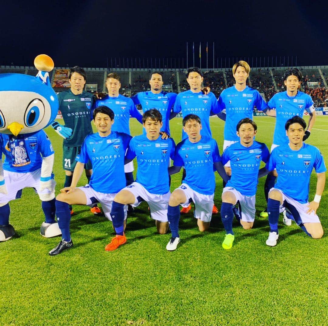 のインスタグラム：「横浜FCに移籍後、初めて出場することができました！ 遠くまで応援ありがとうございました！ 試合後帰りのバスでの1枚。 光毅の初ゴール記念🎉  そして、今年からGAViCさんにサプラヤー契約していただきました。 すごく使いやすいので是非使ってみてください！  #横浜FC #初出場 #初投稿 #竹重安希彦 #斉藤光毅 #初ゴール #驚愕の17歳 #帰りのバス #松浦拓弥 #どこ？ #GAViC #gavic #ガビック #マトゥー #纏え」