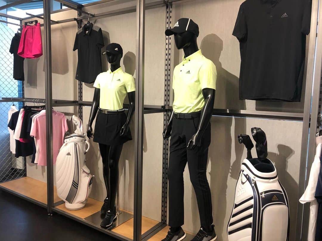 高沢奈苗さんのインスタグラム写真 - (高沢奈苗Instagram)「. adidasgolf のショールームが本社内にオープンということで、遊びに行って来ました🌸 . adidasのゴルフシューズは本当に履きやすい♪ . デザインもおしゃれでかわいい物が多くて何種類も欲しくなった😍👟💗 . . . #golf #golffashion #adidas #adidasgolf #ゴルフ #ゴルフ女子 #アディダスゴルフ」4月4日 9時01分 - nanaetakasawa