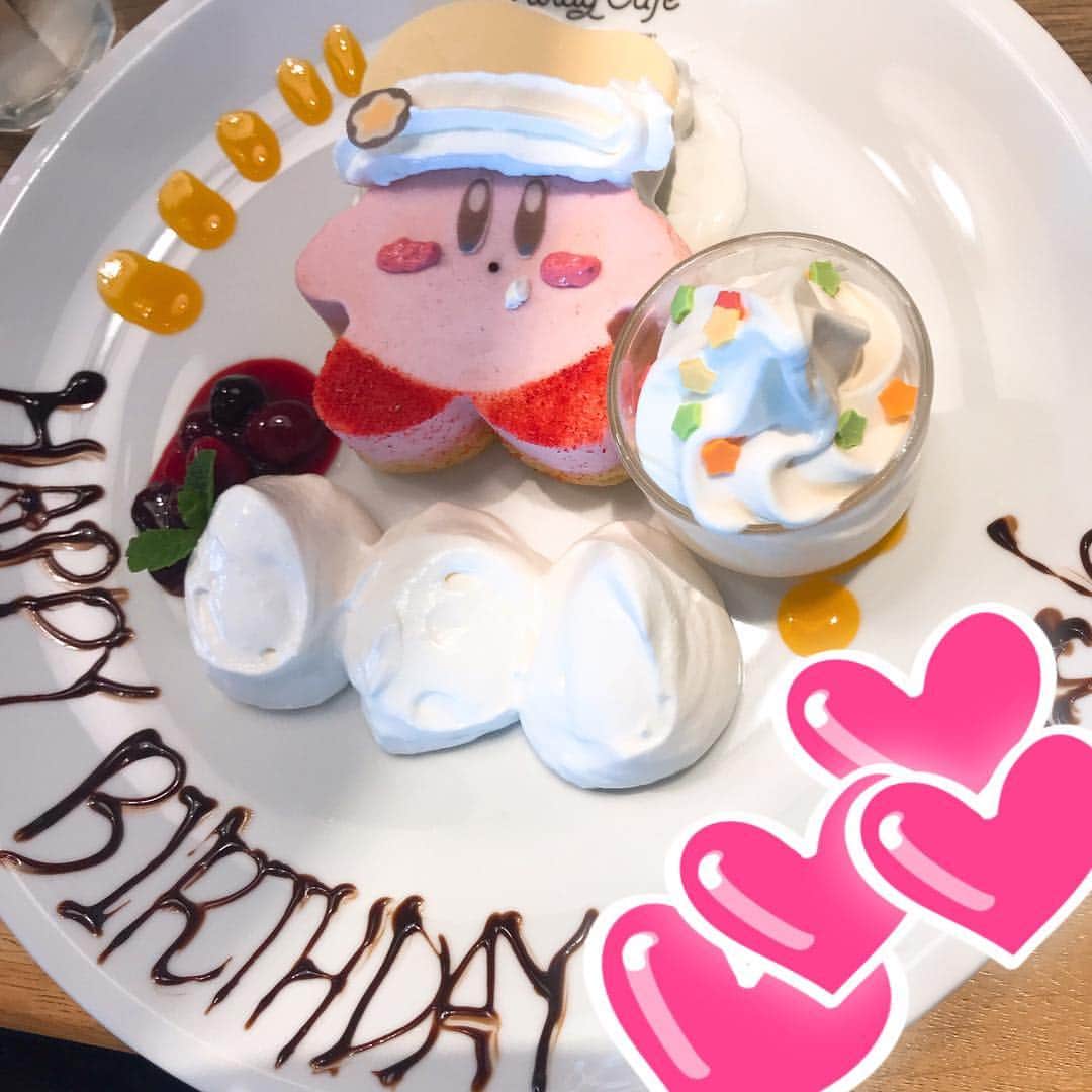 鷹村アオイさんのインスタグラム写真 - (鷹村アオイInstagram)「. 春休みに入って念願のカービィカフェに行ってきました！ . 完全予約制でPCとスマホから何度もアクセスしてやっと取れるくらいのカービィカフェ！ . お料理も想像以上に美味しくて大満足でした！東京スカイツリーすぐ横です✨ . カービィとワドルディが店内に隠れています🤩✨ . #カービィカフェ #カービィ #カービィ可愛い #スカイツリーを眺めながら」4月4日 9時01分 - aoi_takamura