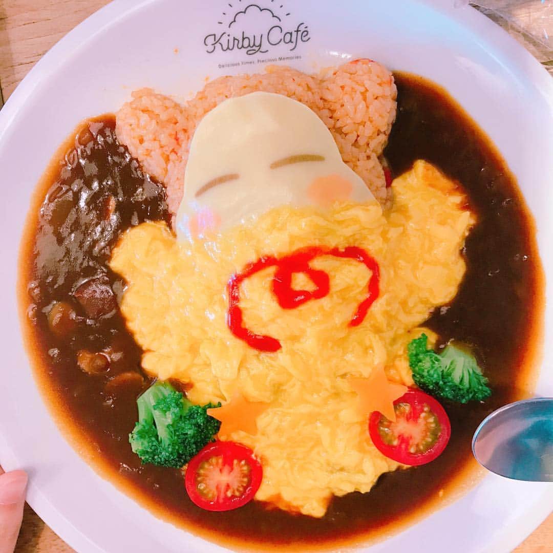 鷹村アオイさんのインスタグラム写真 - (鷹村アオイInstagram)「. 春休みに入って念願のカービィカフェに行ってきました！ . 完全予約制でPCとスマホから何度もアクセスしてやっと取れるくらいのカービィカフェ！ . お料理も想像以上に美味しくて大満足でした！東京スカイツリーすぐ横です✨ . カービィとワドルディが店内に隠れています🤩✨ . #カービィカフェ #カービィ #カービィ可愛い #スカイツリーを眺めながら」4月4日 9時01分 - aoi_takamura
