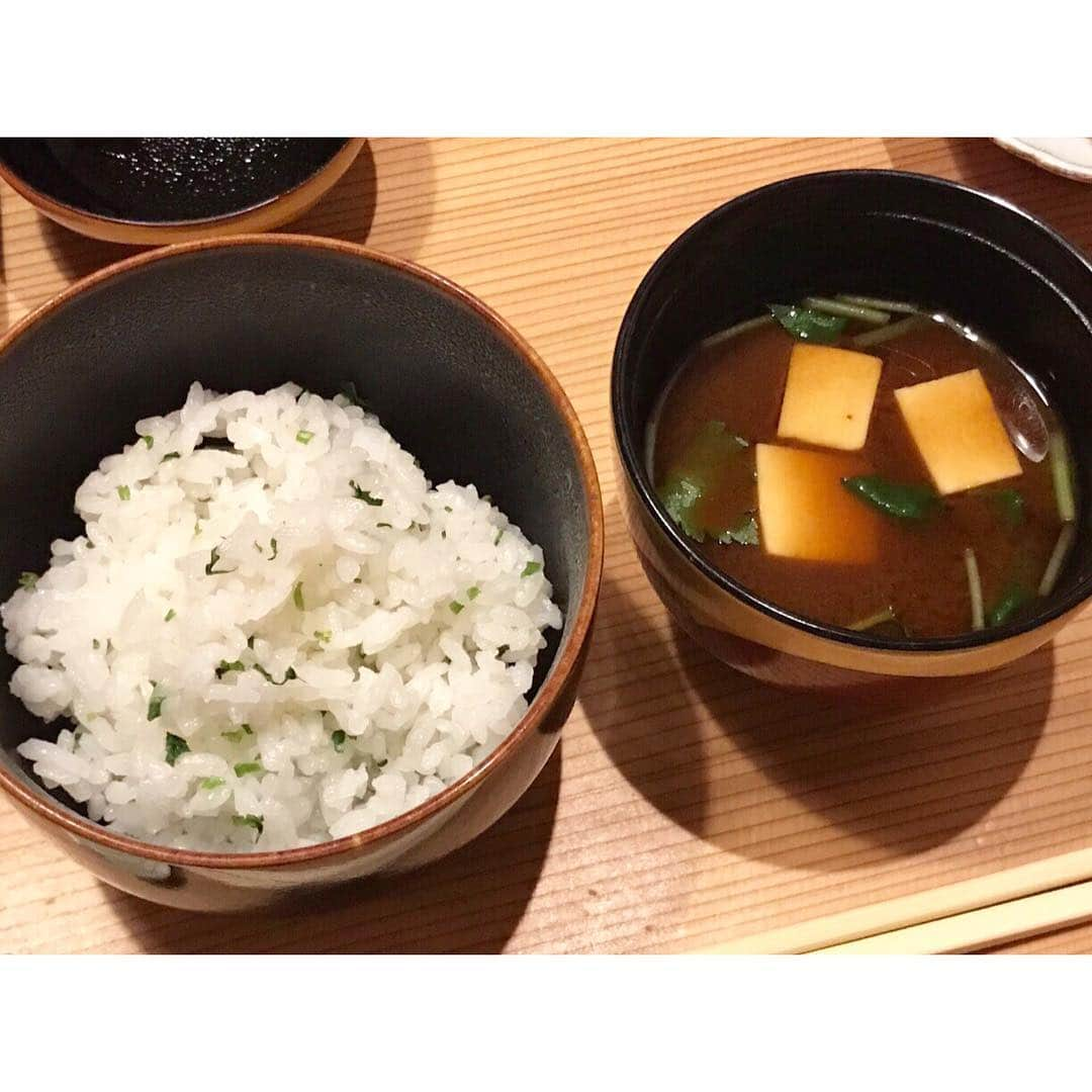 権藤朱実さんのインスタグラム写真 - (権藤朱実Instagram)「🍚 年始に訪れた・・・ 那須高原の宿『山水閣』さん。 建物も魅力的。 お料理も美味しい。 温泉ものんびり出来る素敵な宿でした♡ #sansuikaku #山水閣 #那須高原の宿 #Japan #Tochigi #Nasu #trip #friend #family #onsen #shooting #photo #akephoto #ake酒 #温泉 #温泉旅行 #日本酒 #年始 #栃木 #那須高原 #年始の思い出 #寒くなると思い出す #親友との時間♡ #可愛い親子♡ #model #satorujapan #akemigondo #モデル #サトルジャパン #権藤朱実 →@satorujapan_official @akemigondo ☑︎プロフィールのリンクにて、blog更新中☺︎ My blog『ake photo』 →http://ameblo.jp/akemi-gondo/」4月4日 9時14分 - akemigondo