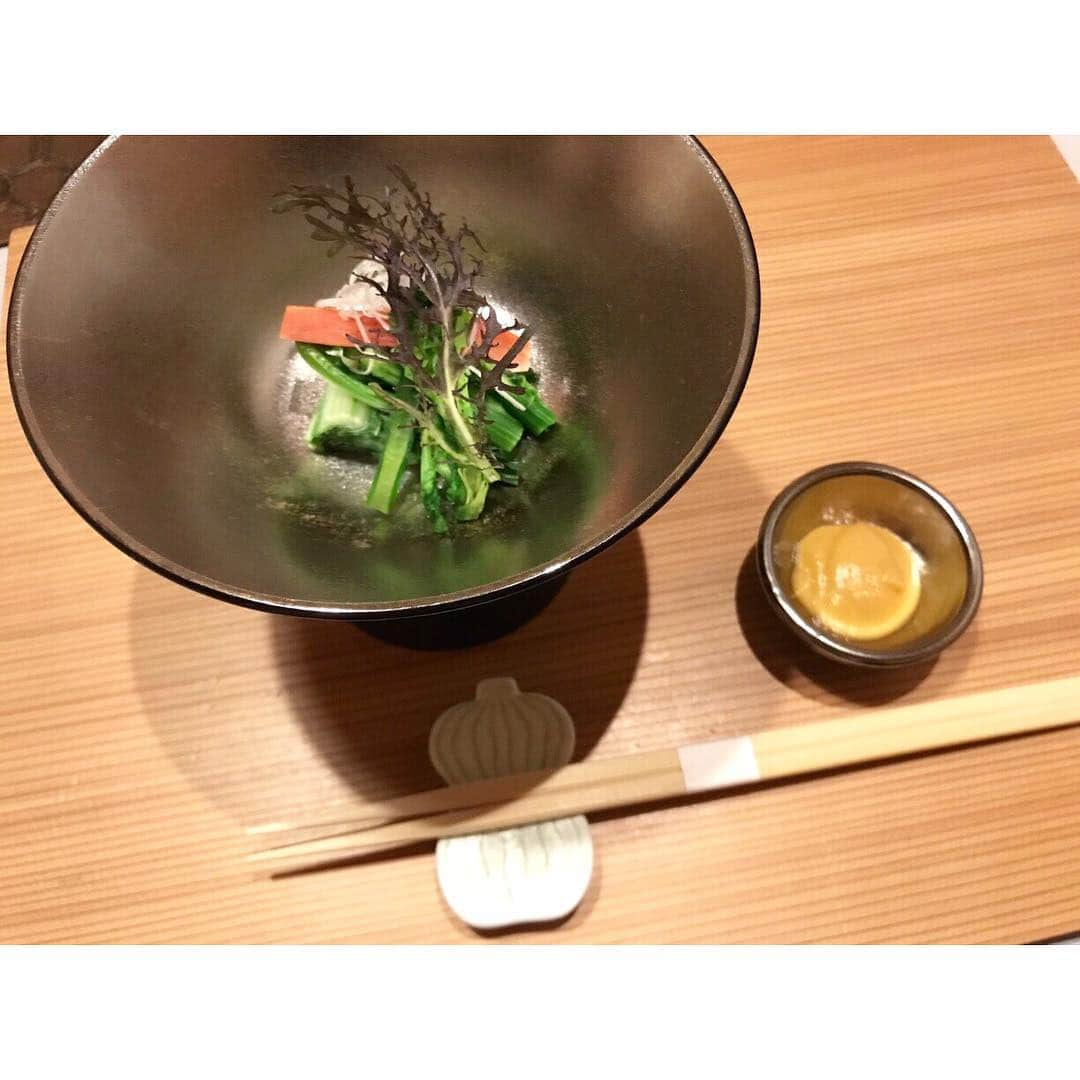 権藤朱実さんのインスタグラム写真 - (権藤朱実Instagram)「🍚 年始に訪れた・・・ 那須高原の宿『山水閣』さん。 建物も魅力的。 お料理も美味しい。 温泉ものんびり出来る素敵な宿でした♡ #sansuikaku #山水閣 #那須高原の宿 #Japan #Tochigi #Nasu #trip #friend #family #onsen #shooting #photo #akephoto #ake酒 #温泉 #温泉旅行 #日本酒 #年始 #栃木 #那須高原 #年始の思い出 #寒くなると思い出す #親友との時間♡ #可愛い親子♡ #model #satorujapan #akemigondo #モデル #サトルジャパン #権藤朱実 →@satorujapan_official @akemigondo ☑︎プロフィールのリンクにて、blog更新中☺︎ My blog『ake photo』 →http://ameblo.jp/akemi-gondo/」4月4日 9時14分 - akemigondo