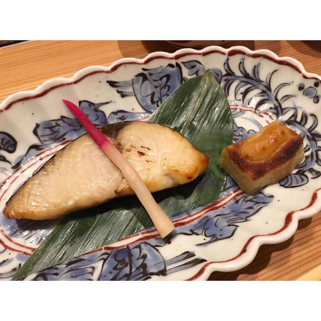 権藤朱実さんのインスタグラム写真 - (権藤朱実Instagram)「🍚 年始に訪れた・・・ 那須高原の宿『山水閣』さん。 建物も魅力的。 お料理も美味しい。 温泉ものんびり出来る素敵な宿でした♡ #sansuikaku #山水閣 #那須高原の宿 #Japan #Tochigi #Nasu #trip #friend #family #onsen #shooting #photo #akephoto #ake酒 #温泉 #温泉旅行 #日本酒 #年始 #栃木 #那須高原 #年始の思い出 #寒くなると思い出す #親友との時間♡ #可愛い親子♡ #model #satorujapan #akemigondo #モデル #サトルジャパン #権藤朱実 →@satorujapan_official @akemigondo ☑︎プロフィールのリンクにて、blog更新中☺︎ My blog『ake photo』 →http://ameblo.jp/akemi-gondo/」4月4日 9時14分 - akemigondo