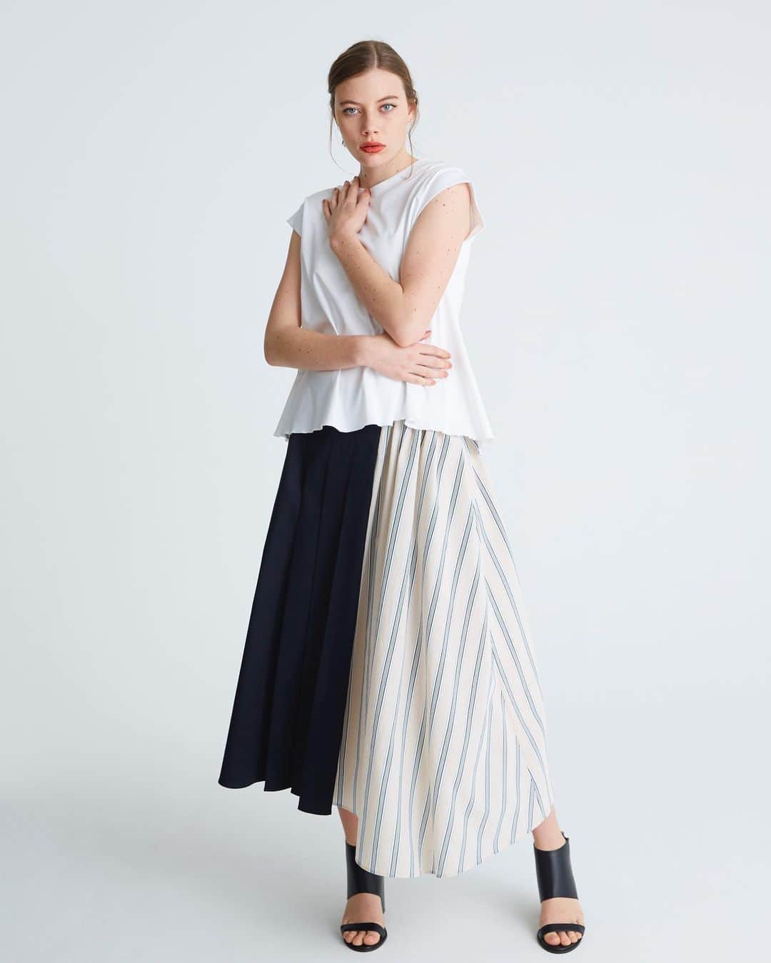 のインスタグラム：「. ADJUSTMENT	BACK OPEN NECK FRENCH CUT . MILITARY SIDE STRIPE SKIRT . . #リタジーンズトーキョー #ritajeanstokyo#tokyo#online#store#styling#coordinate#fashion#tee#tshirt#stripes#skirt#cutandsew#military#zozotown#zozo#isetan#isetanshinjuku#tokyobrand#tokyofashion#madeinjapan#rita」