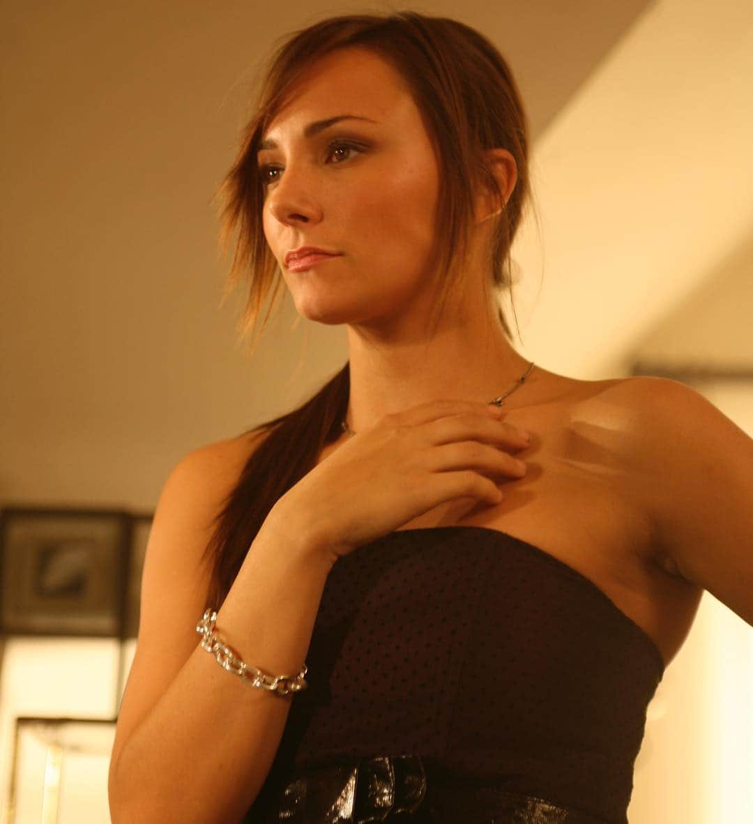 ブリアナ・エヴィガンのインスタグラム：「I apparently pulled myself together... #sororityrow set days #memorylane #chickencuttlets.」