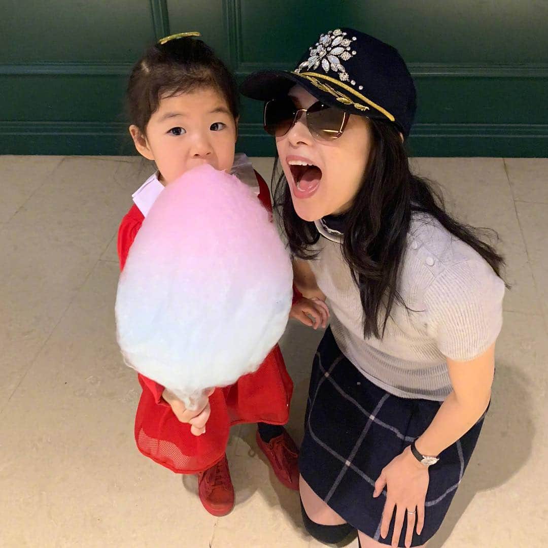 章子怡のインスタグラム：「Mom’s baby🍬 #beautfiul #ziyizhang #ziyi #章子怡 #子怡」