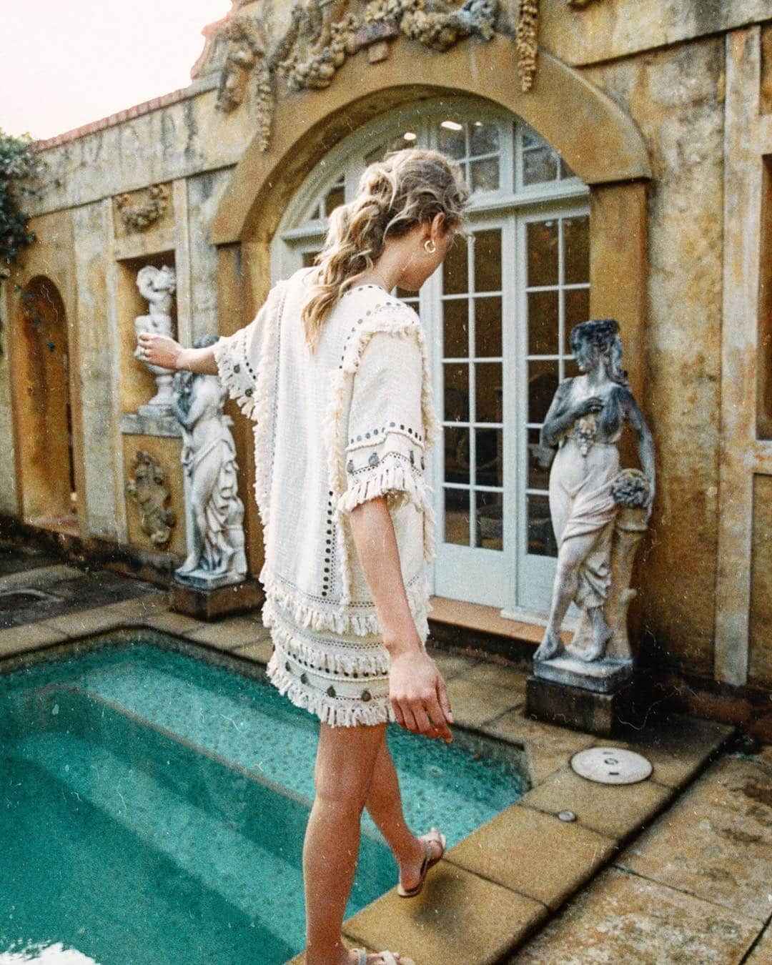 SPELLさんのインスタグラム写真 - (SPELLInstagram)「Roaming local French inspired chateaus in our backyard { @deuxbelettes } ✨ our Alphie Smock on @victoriagermyn 🎞 @ming_nomchong_photo」4月4日 9時56分 - spell