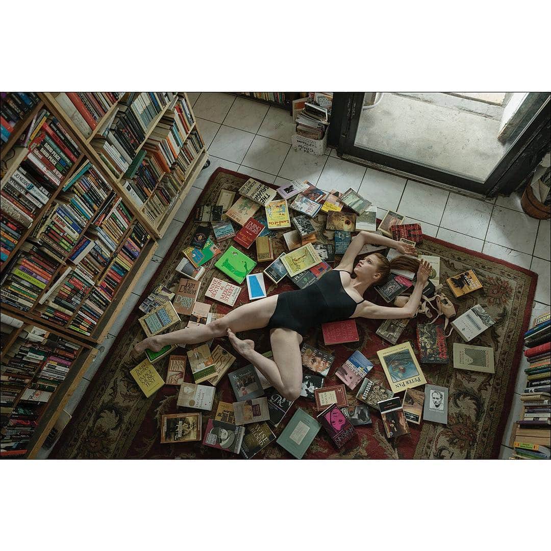 ballerina projectさんのインスタグラム写真 - (ballerina projectInstagram)「Sarah Hay in Brooklyn. #ballerina - @sarahhayofficial #bushwick #brooklyn #newyorkcity #ballerinaproject #ballerinaproject_ #ballet #dance #bookstore #books #fleshandbone #sarahhay  The Ballerina Project book is now available for pre-order. Go to @ballerinaprojectbook for pre-order link and info. #ballerinaprojectbook Large format limited edition prints available for purchase at the link in our profile.」4月4日 9時58分 - ballerinaproject_