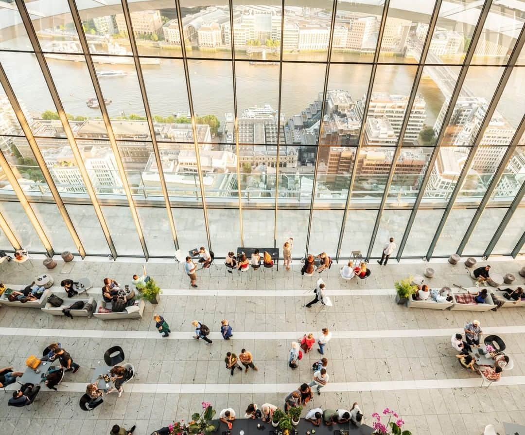 National Geographic Travelさんのインスタグラム写真 - (National Geographic TravelInstagram)「Photo by @lucalocatelliphoto | Three decades of growth reinvented the urban landscape in London—and transformed it into a preeminent global city. Here visitors take in the view from the top of 20 Fenchurch Street, known as the as the Walkie-Talkie. Despite a controversial design, last year it sold for $1.7 billion to a Hong Kong firm, a record price for a building in the city. At more than 500 feet of elevation, the Walkie-Talkie’s “Sky Garden” is one of the highest venues of the city where people come to admire the skyline of London. Shot while on assignment for @natgeo for the London Building Boom story. Please follow me @lucalocatelliphoto to know more about my stories. #architecture #city #London #people # skyscraper #garden」4月4日 10時02分 - natgeotravel