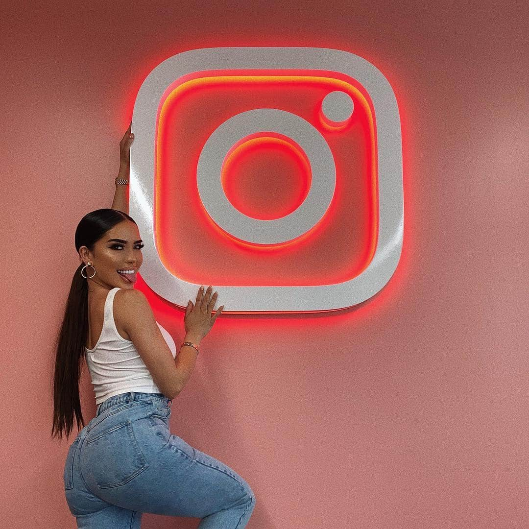 iluvsarahiiさんのインスタグラム写真 - (iluvsarahiiInstagram)「Brought my nalgas to @instagram 🍑」4月4日 10時04分 - iluvsarahii