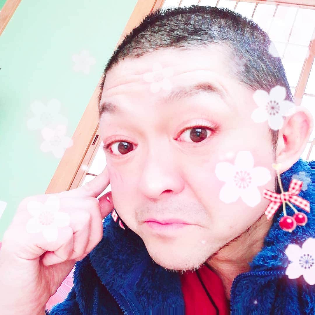 のインスタグラム：「。 みなおは～ 本日4月4日は オカマの日です。 ^^;」